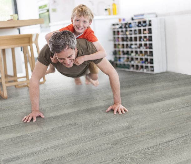 vloerverwarming laten leggen en kosten besparen