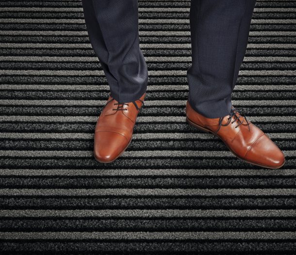 Deurmat – Forbo – Coral-Detail-0592-9710 – close – grijs – streep – donker – liggend