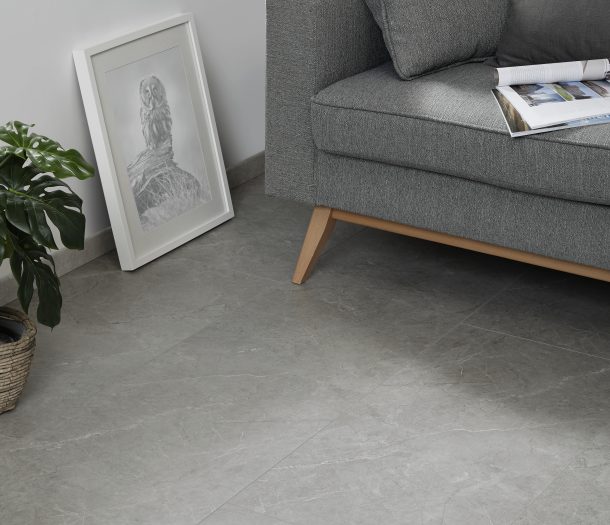 Lichtgrijze pvc vloer COREtec tegels CERAtouch