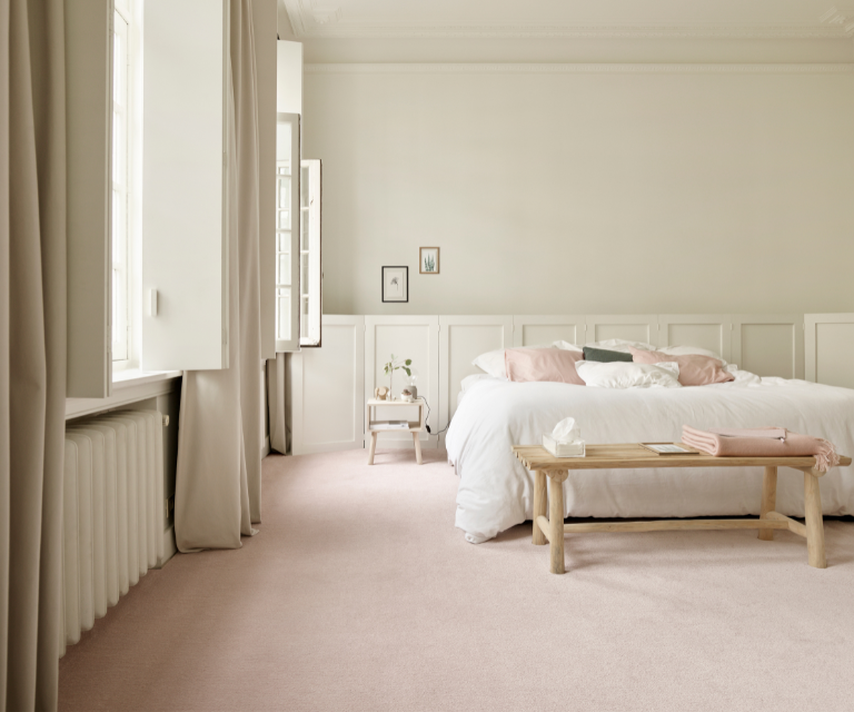 Roze tapijt op de slaapkamer