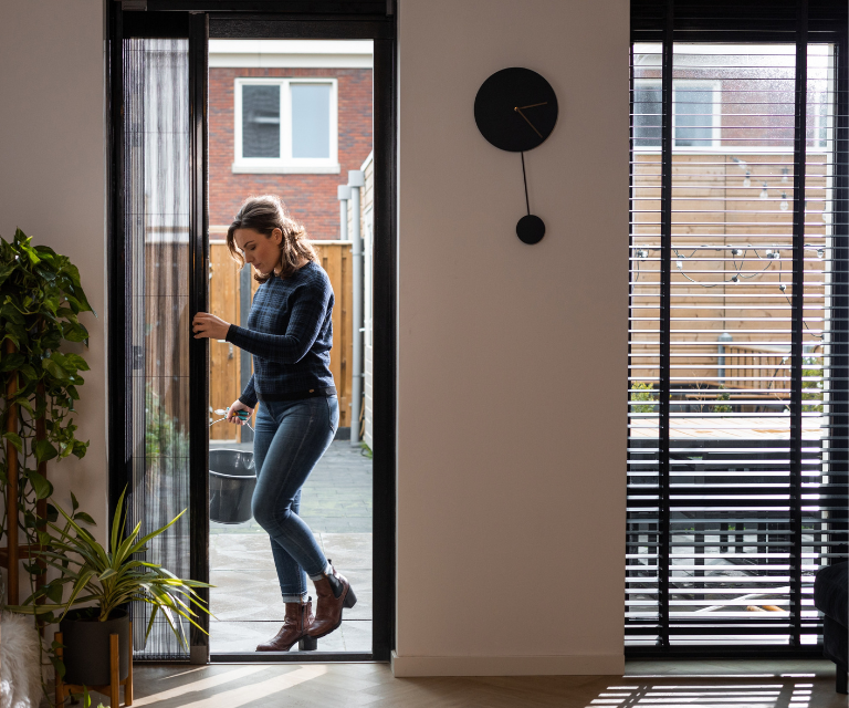 Plisséhordeur in de woonkamer