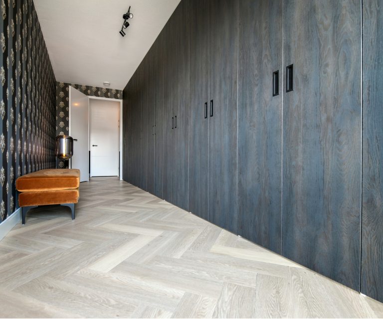 Draaideurkasten kledingkast op maat bij Home Interior