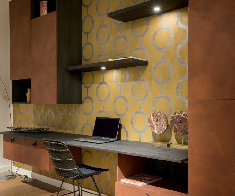 Wandmeubels met bureau op maat bij Home Interior