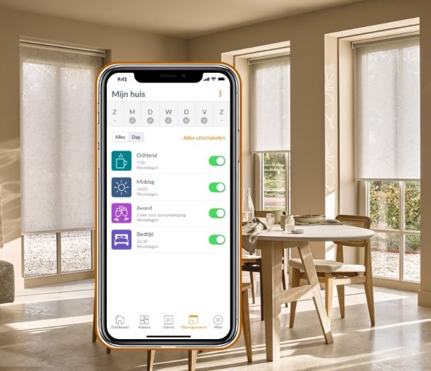 Bedien jouw ramen altijd vanuit waar je bent met de Luxaflex PowerView app op je telefoon.