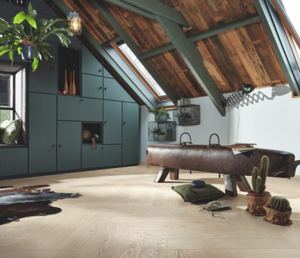 Visgraat Lindura fineerparket in de woonkamer