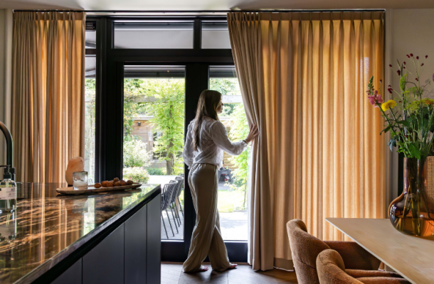 Terracotta gordijnen in de keuken