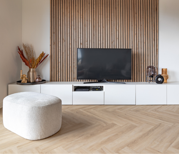 Houttint pvc visgraatvloer in woonkamer