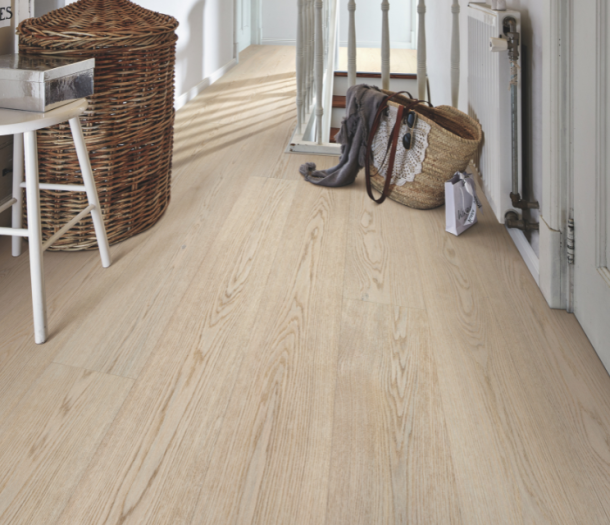 Meister laminaat vloer in lichte houttint in de hal