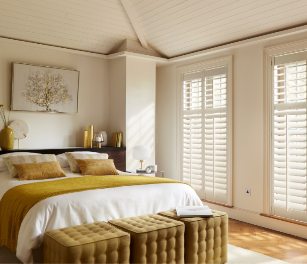 Witte shutters in de slaapkamer