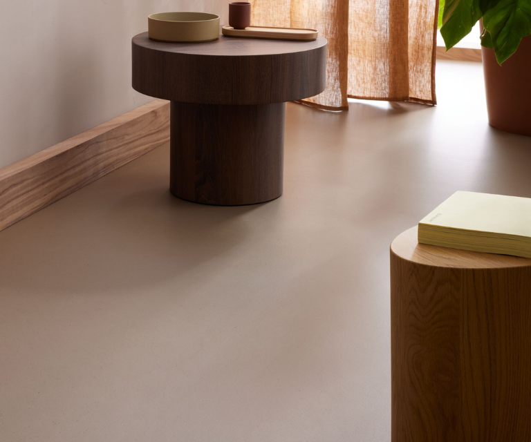 Marmoleum Leem Cocoa: sfeerfoto van licht bruine vloer