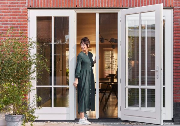 Vliegenramen voor een deur